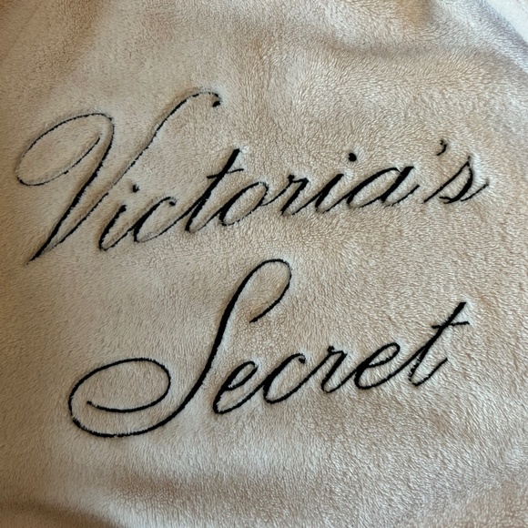 Victoria's Secret Cozy Plush Robe - Picture 1 of 3